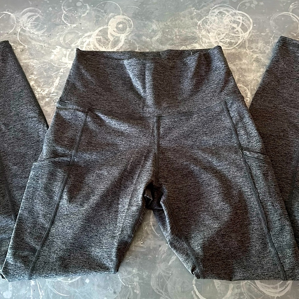 NWOT AERIE offline hi-rise hugging legging grey M junior pants